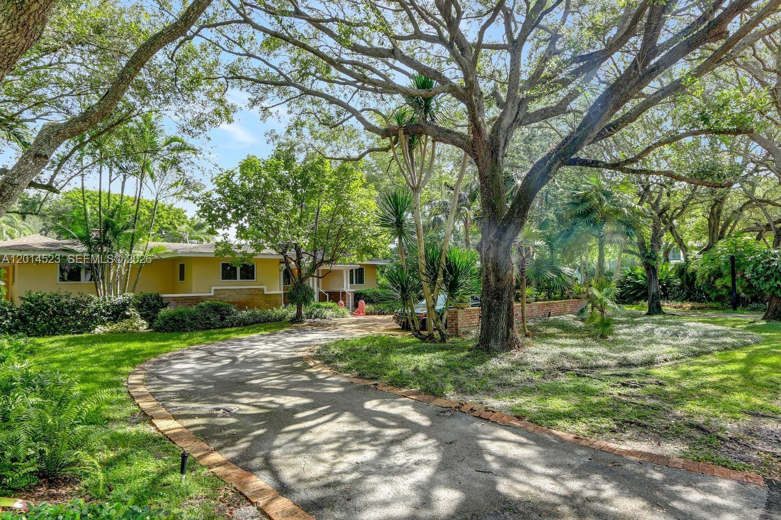6255 SW 92nd St, Pinecrest FL 33156