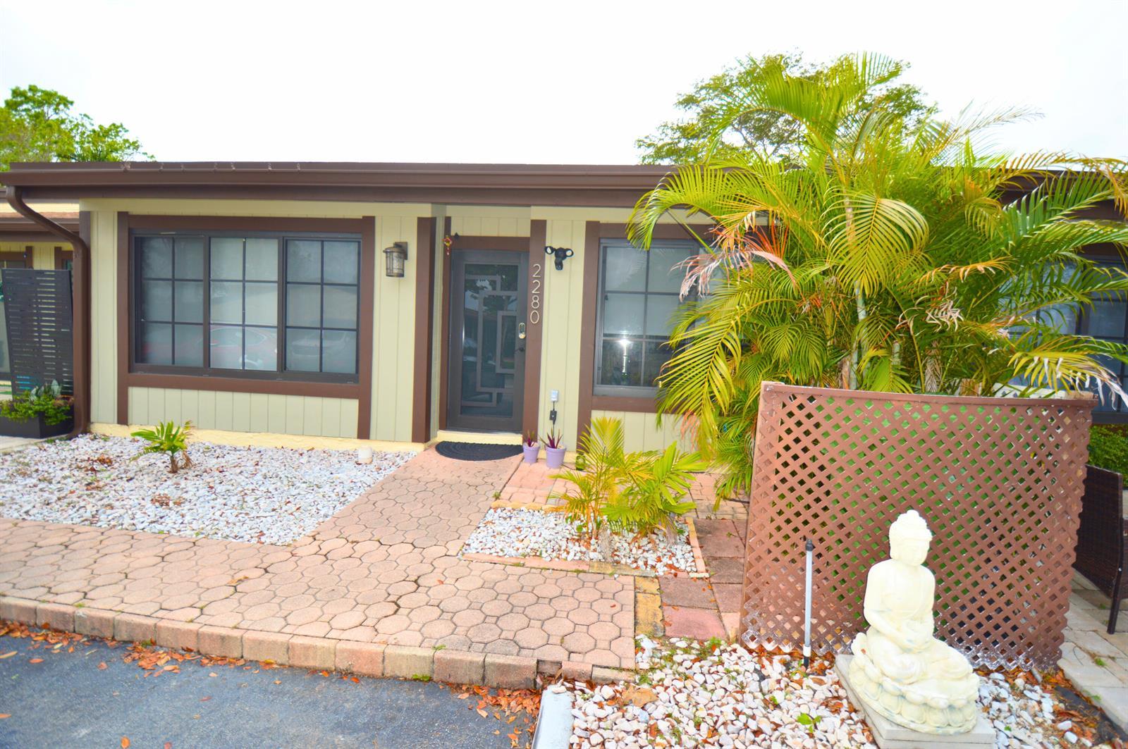 2280 Poinsetta Court, Pembroke Pines FL 33026