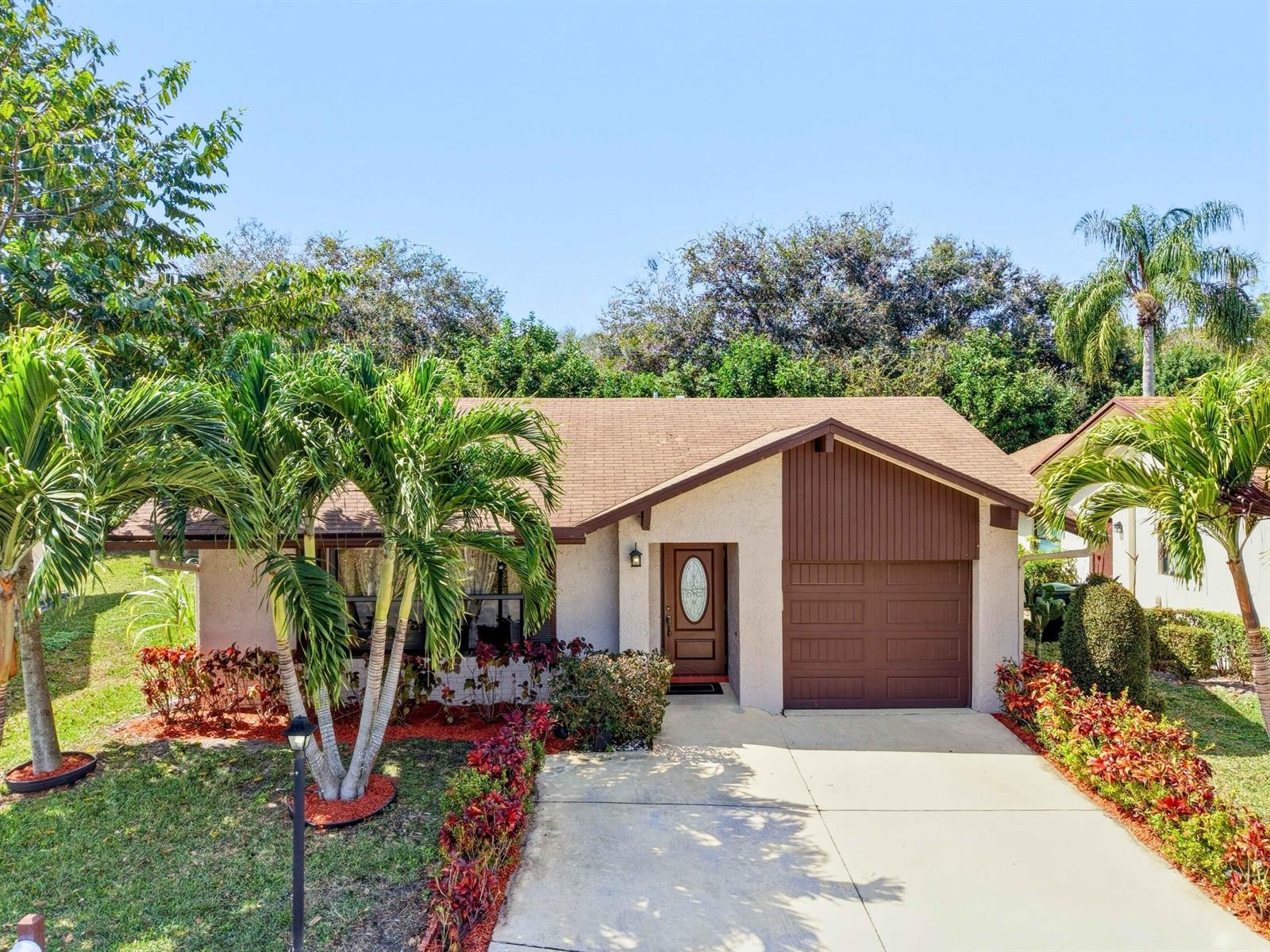 6345 Tall Cypress Circle, FL 33463 photo 2