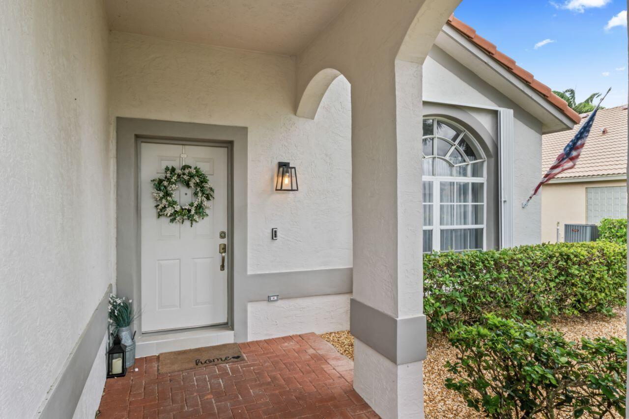 2538 Egret Lake Drive, FL 33413 photo 2