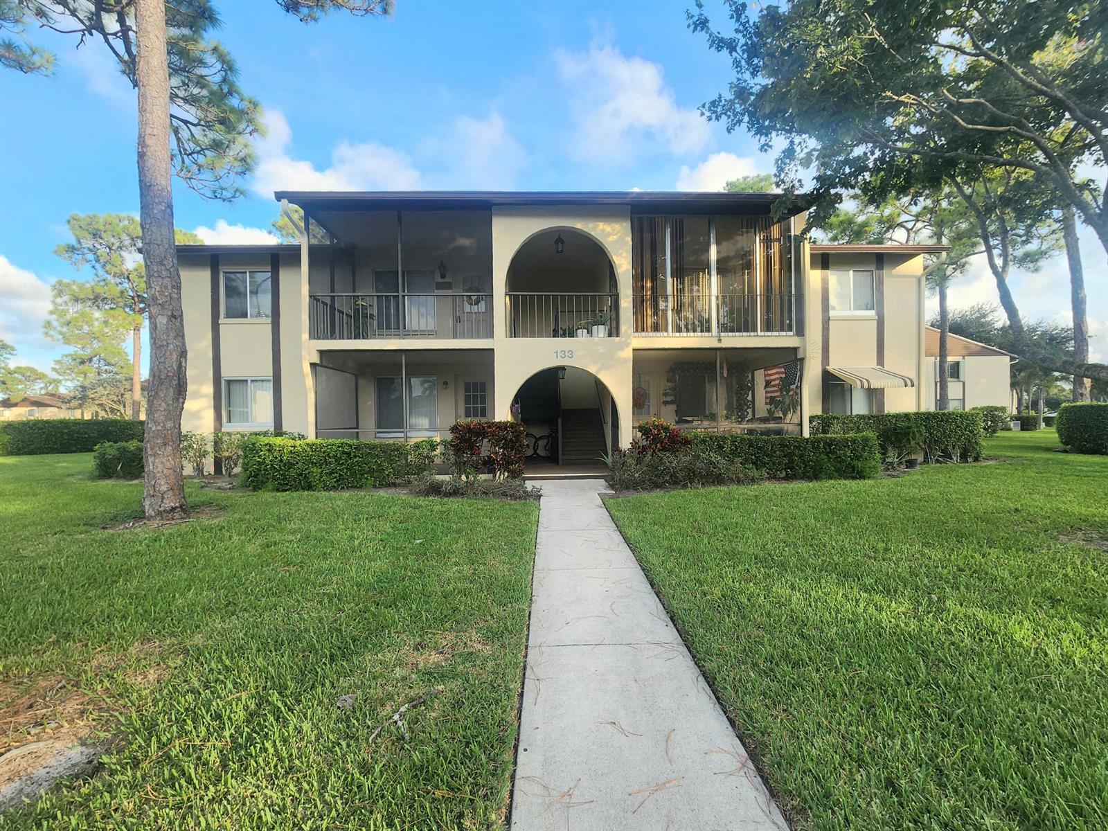 133 Lake Pine Circle, FL 33463