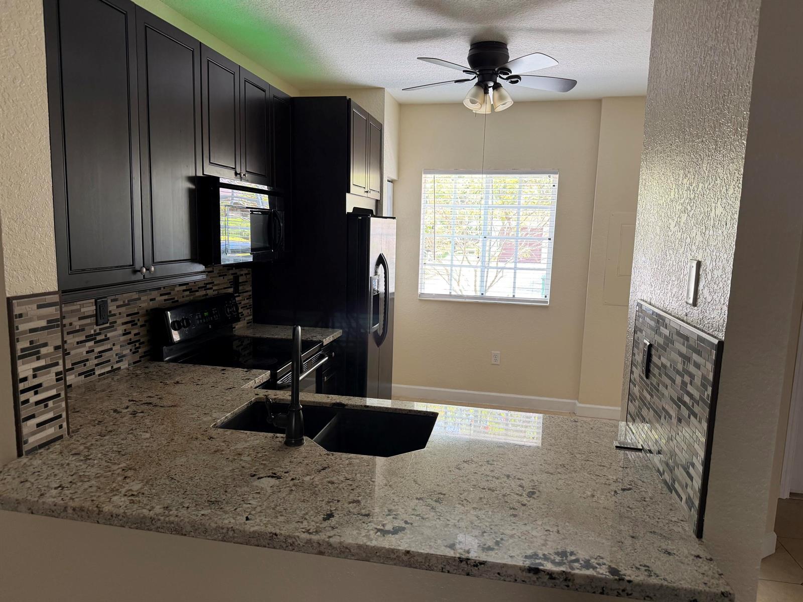 8839 S Isles Circle, Tamarac FL 33321 photo 3