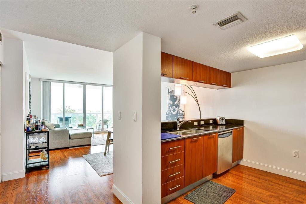 1800 N Bayshore Drive # 1610, Miami FL 33132 photo 4