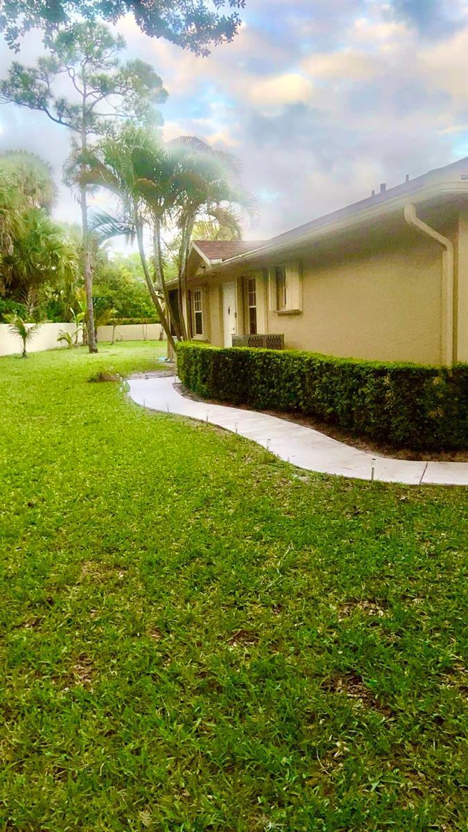 2004 Maplewood Drive # 2004, FL 33415