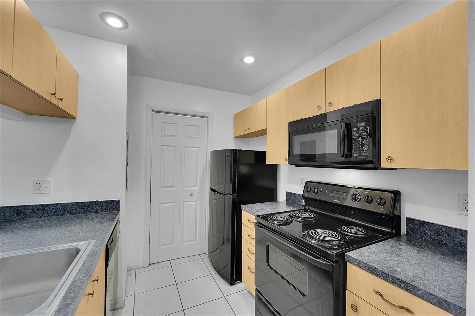2698 N Nob Hill Road, Sunrise FL 33322 photo 5