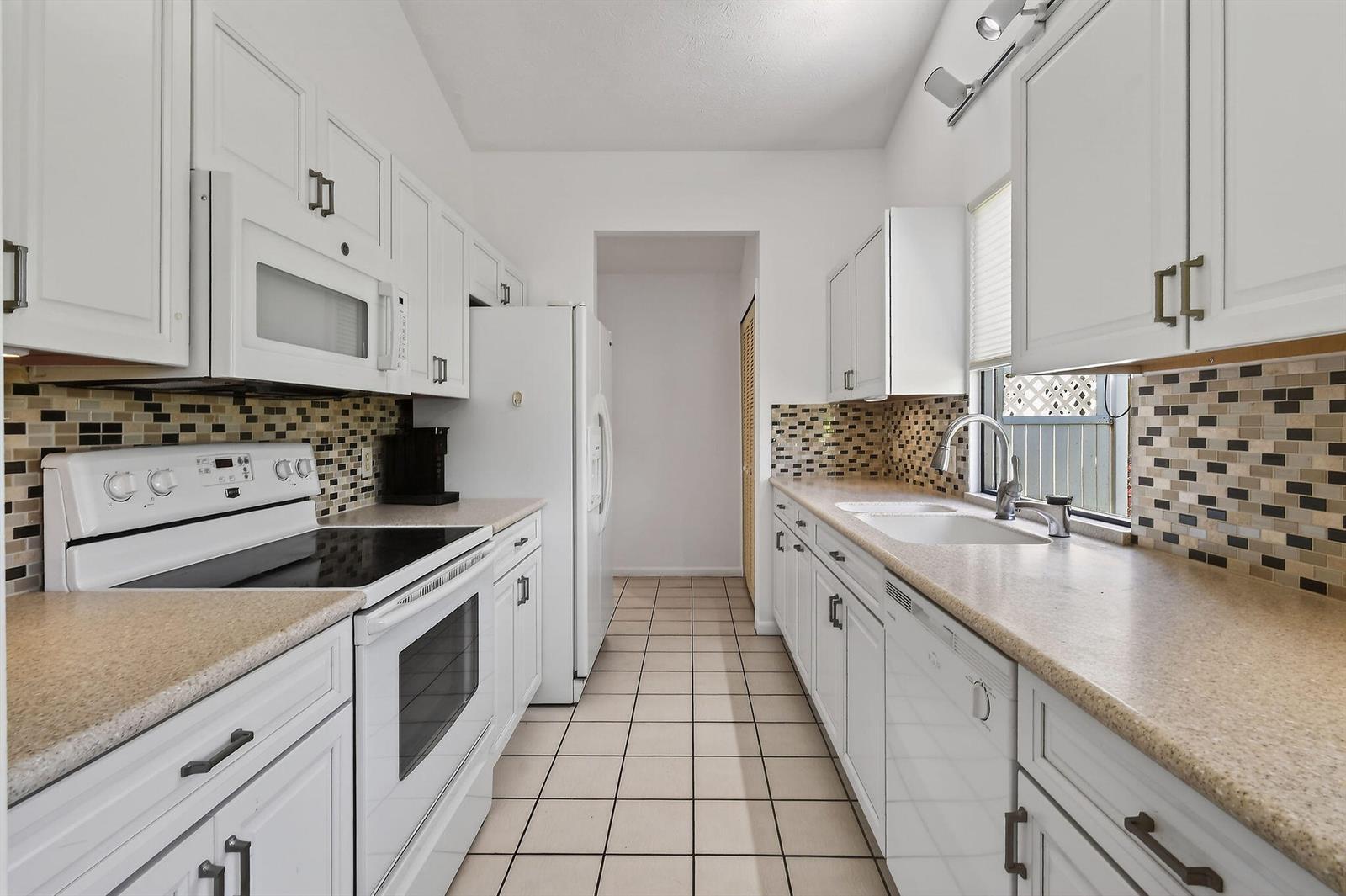 13196 SE Point O Woods Court, Hobe Sound FL 33455 photo 2
