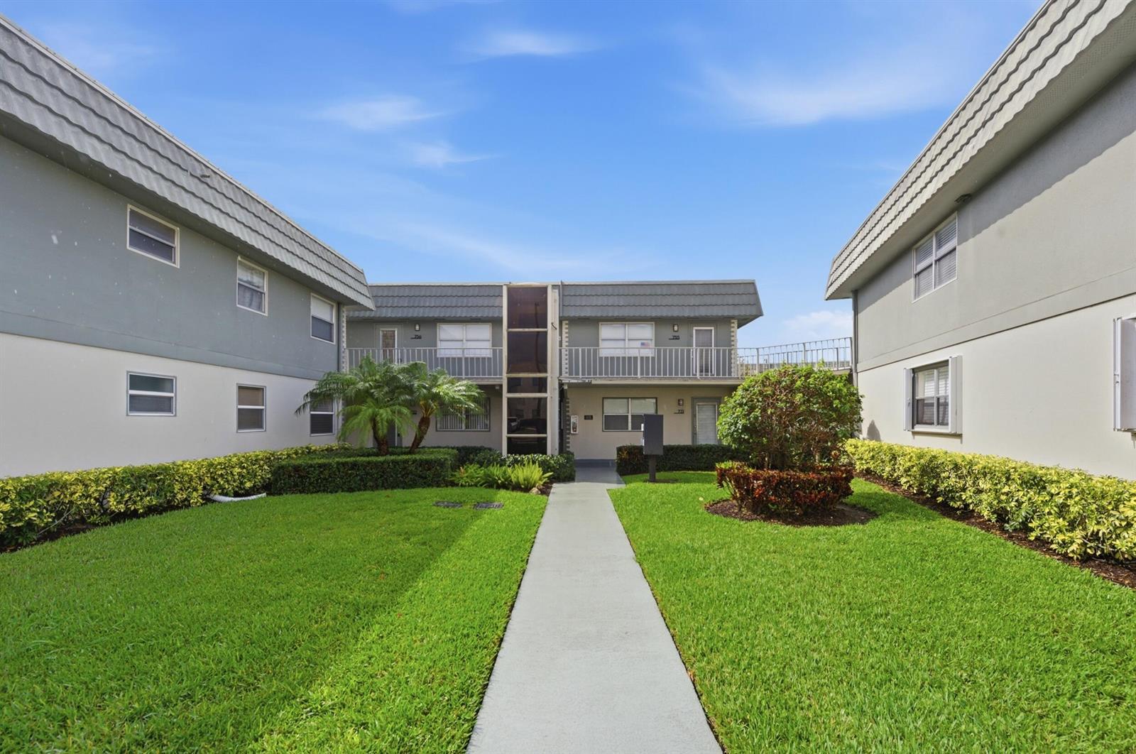 756 Flanders P, Delray Beach FL 33484 photo 2