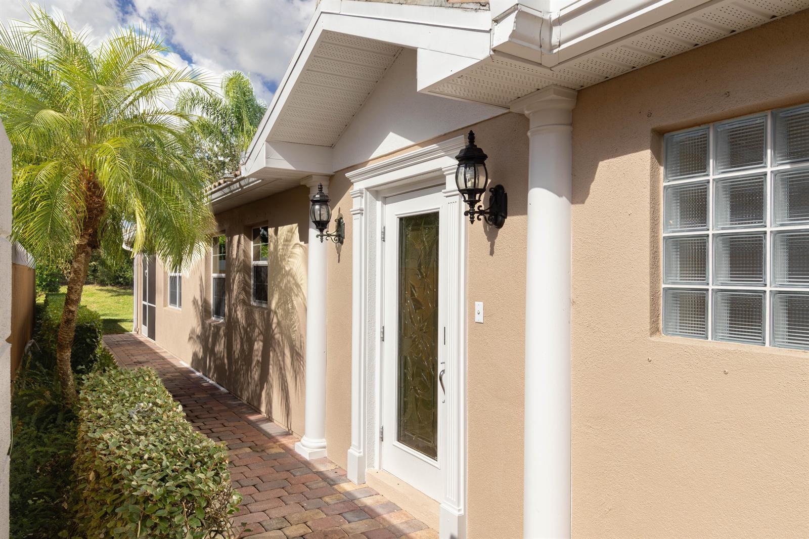 5009 Corsica Square, Vero Beach FL 32967 photo 2