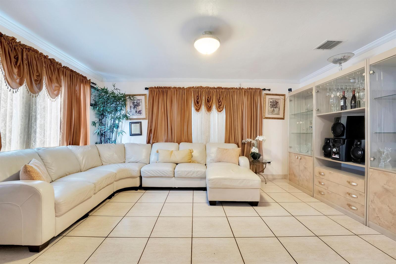 745 NW 46th Street, Miami FL 33127 photo 5