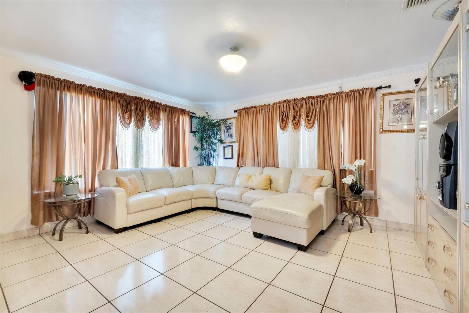 745 NW 46th Street, Miami FL 33127 photo 4