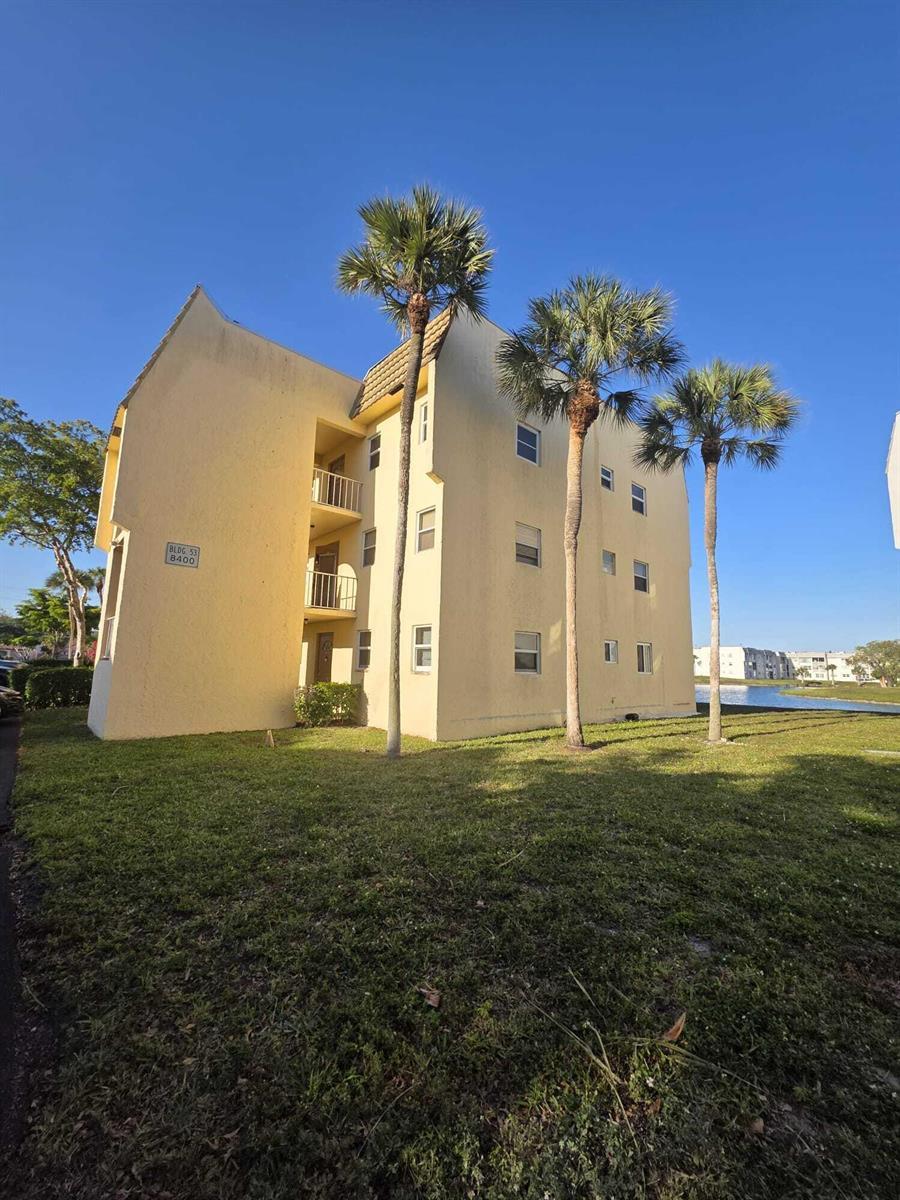 8400 Sunrise Lakes Boulevard # 107, Sunrise FL 33322 photo 2