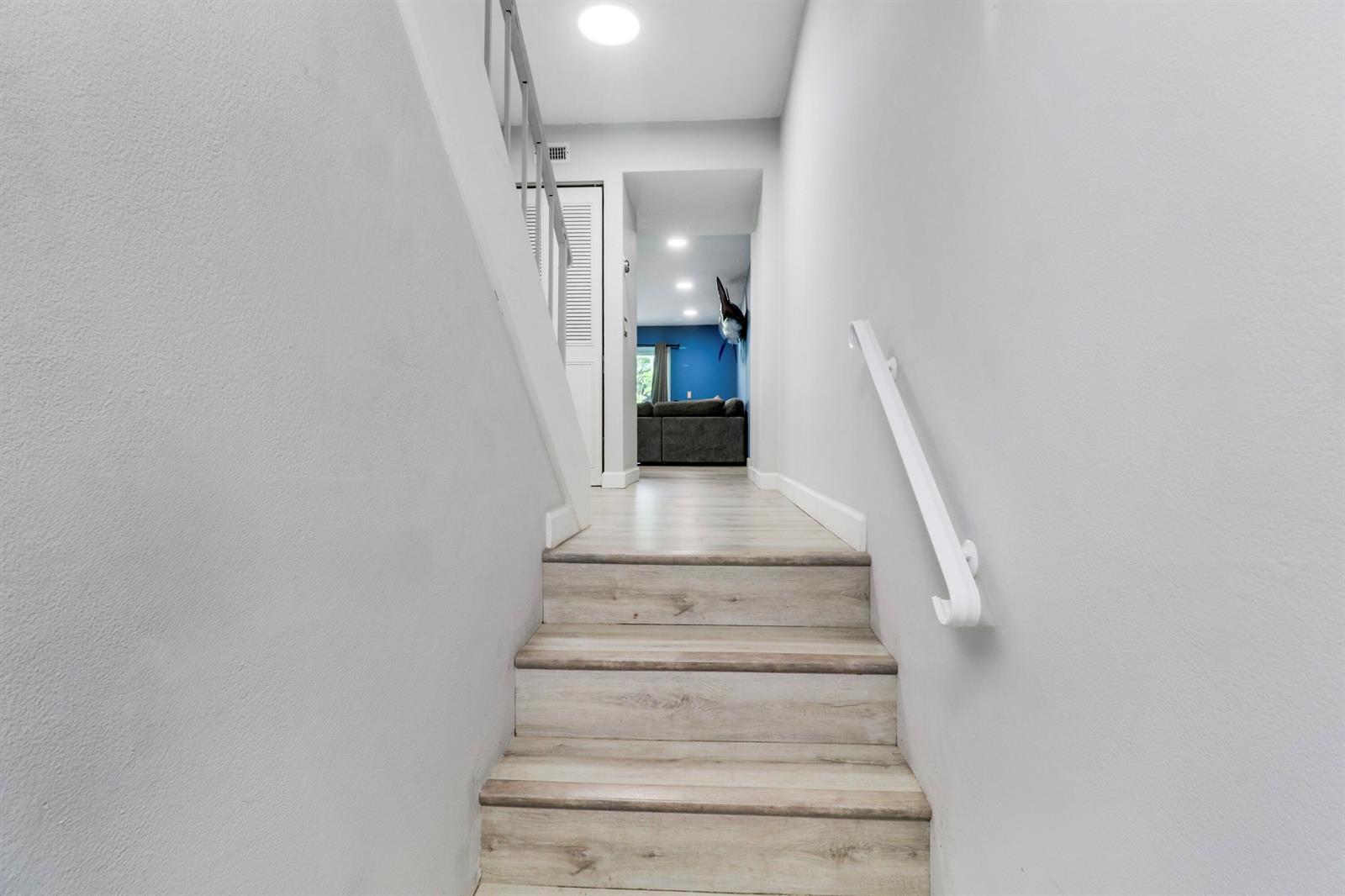 384 Golfview Road # D, North Palm Beach FL 33408 photo 3