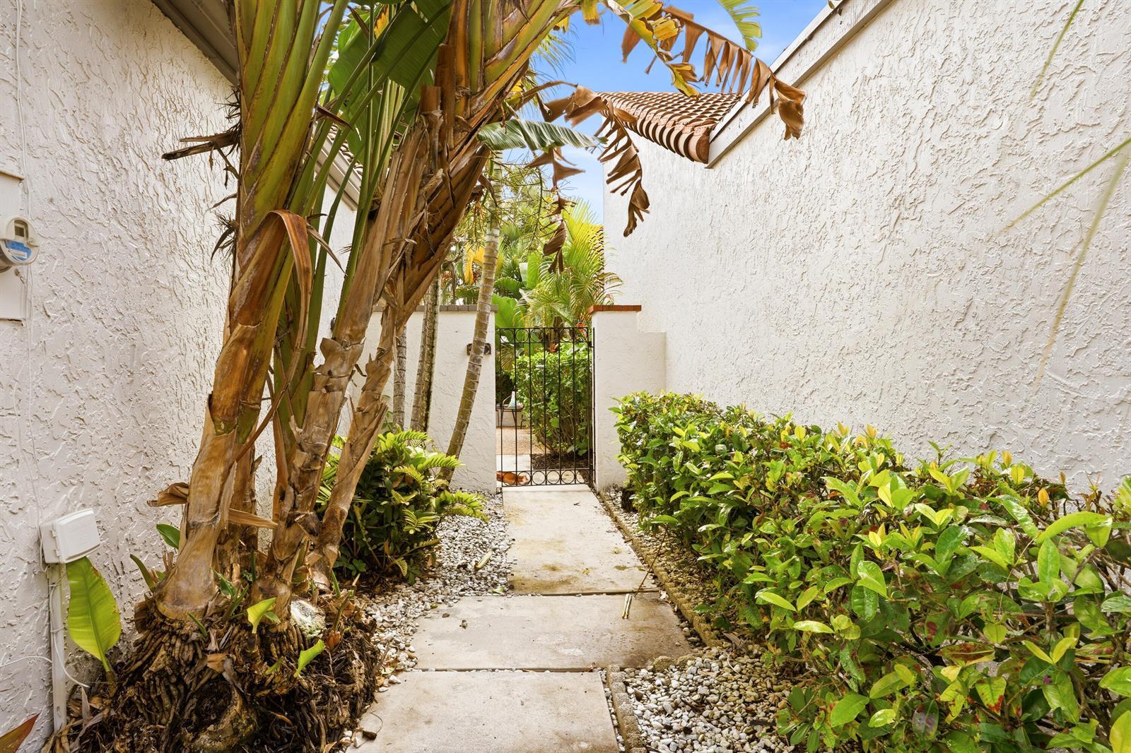 11810 Kiva Drive, Boynton Beach FL 33437 photo 2