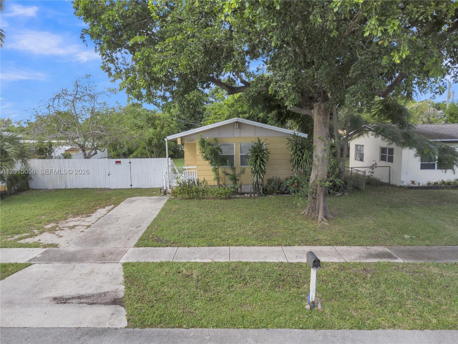 2005 NW 11th Ave, Fort Lauderdale FL 33311 photo 2