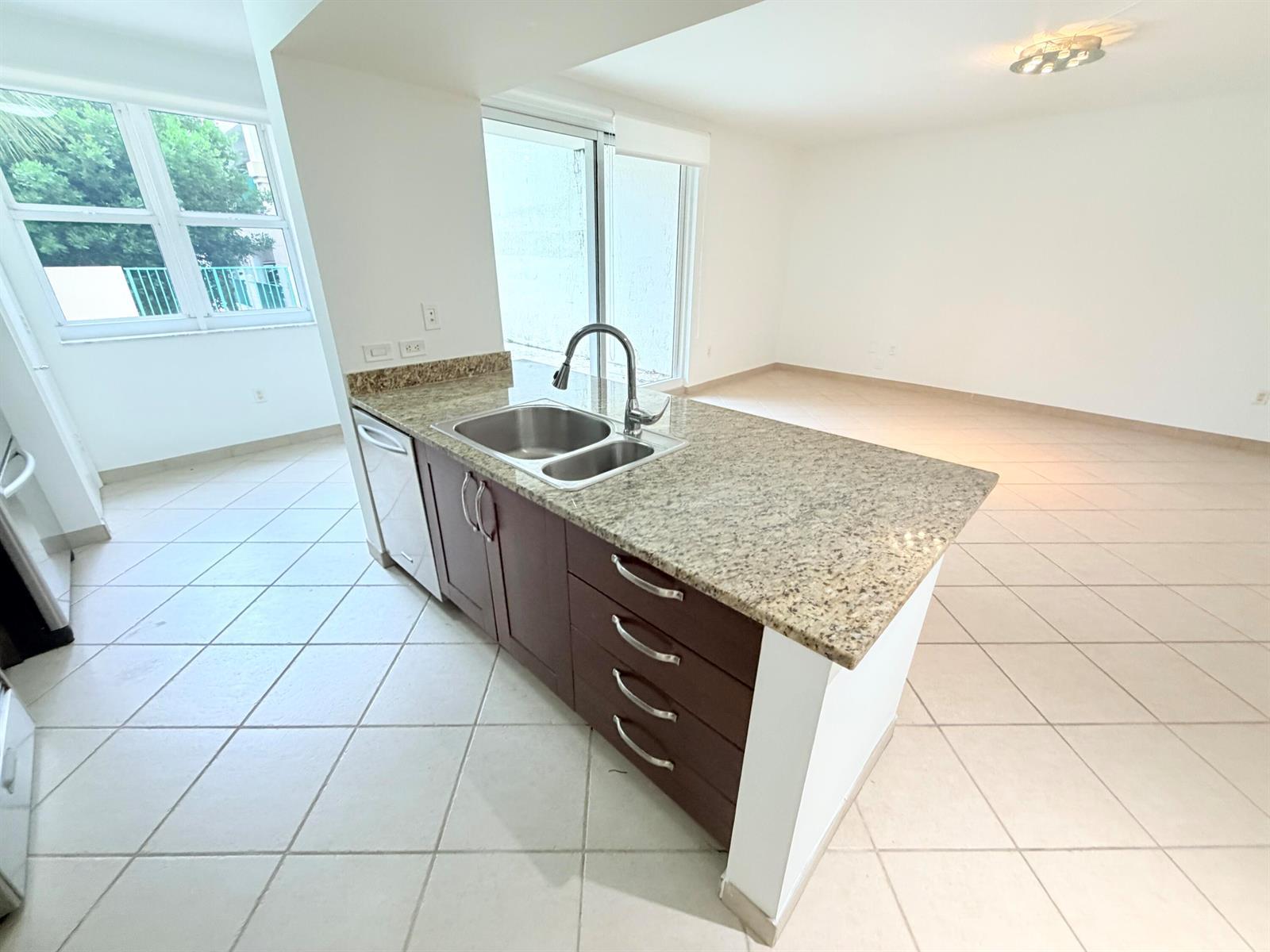 19900 E Country Club Drive # 210, Aventura FL 33180 photo 5