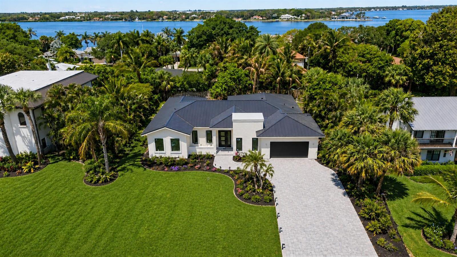 11 Middle Road, Sewalls Point FL 34996