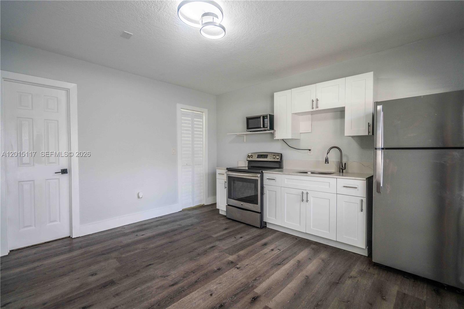 1940 Biarritz Dr # 24, Miami Beach FL 33141 photo 4