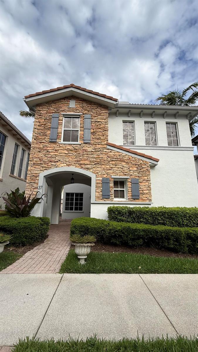 37 Stoney Drive, Palm Beach Gardens FL 33410