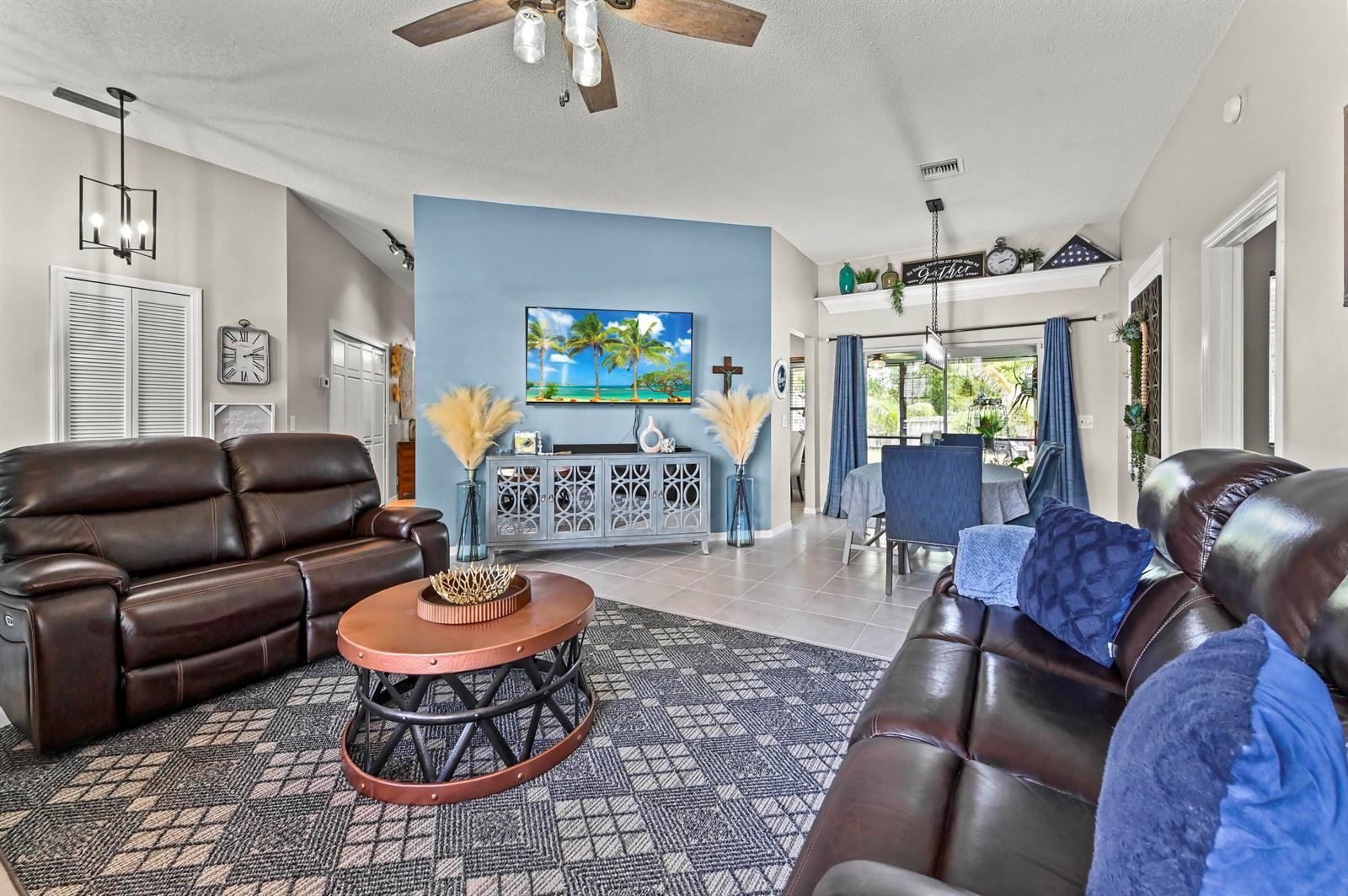 118 Royal Pine Circle N, Royal Palm Beach FL 33411 photo 3