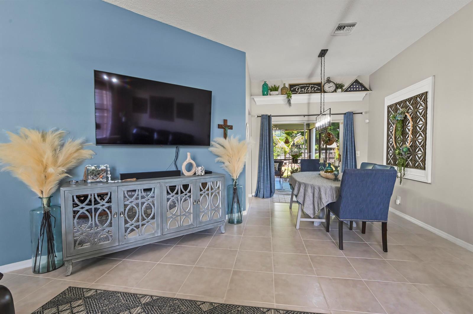 118 Royal Pine Circle N, Royal Palm Beach FL 33411 photo 5