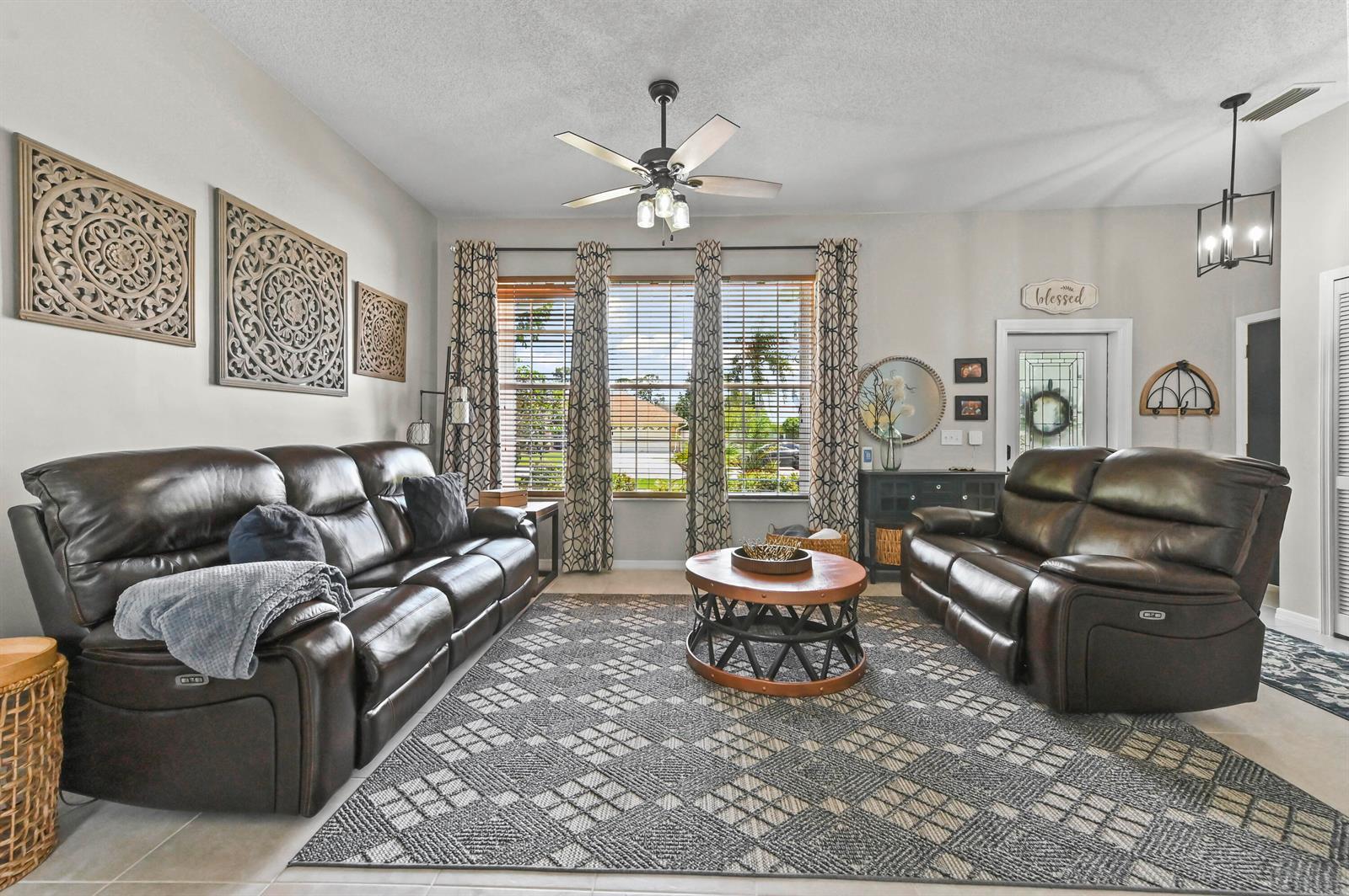 118 Royal Pine Circle N, Royal Palm Beach FL 33411 photo 4