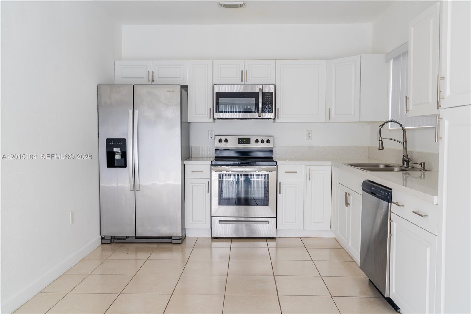 379 NE 34th Ave, Homestead FL 33033 photo 4