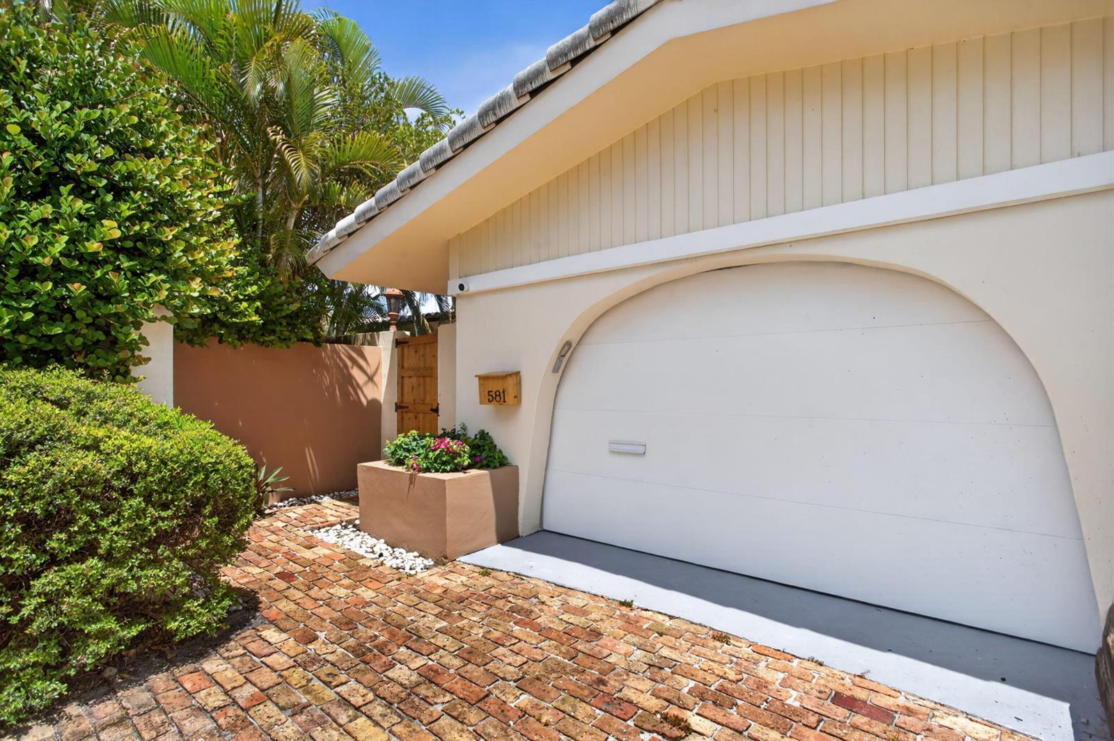 581 SE 11th Street, Pompano Beach FL 33060