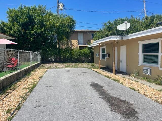 725 21st Street, West Palm Beach FL 33407