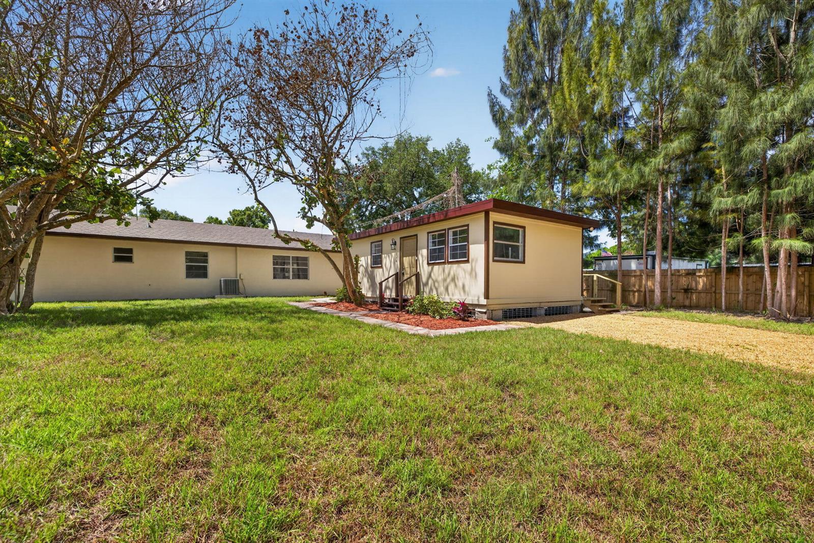 303 Lott Street, Fort Pierce FL 34947 photo 5