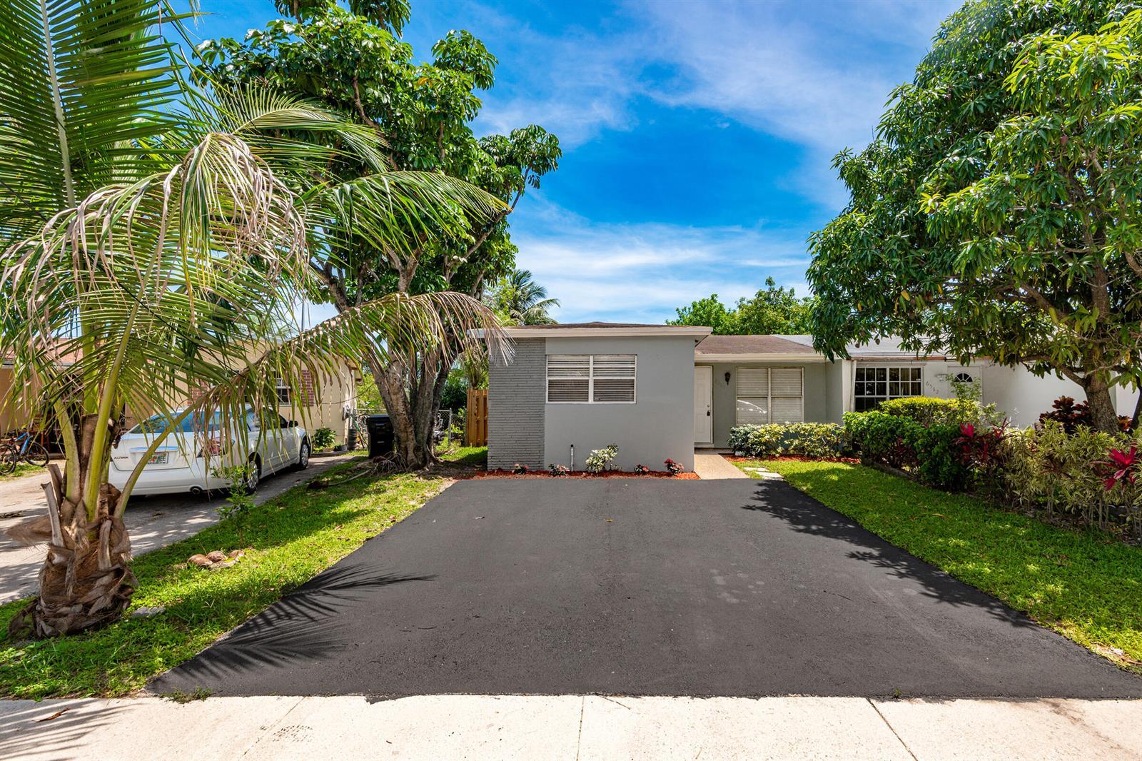 6560 SW 20th Street, North Lauderdale FL 33068