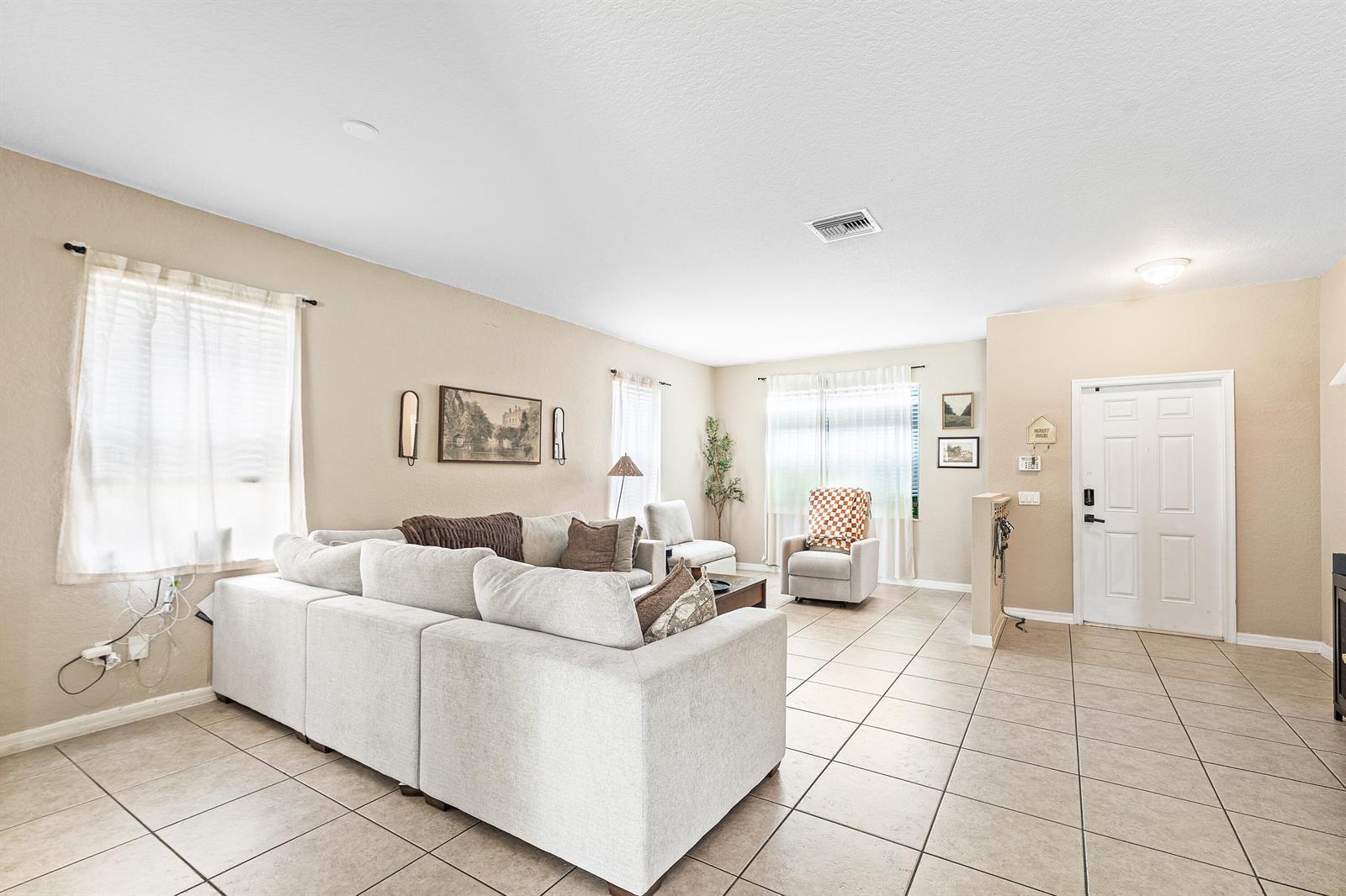 5827 Gypsum Place, West Palm Beach FL 33413 photo 5