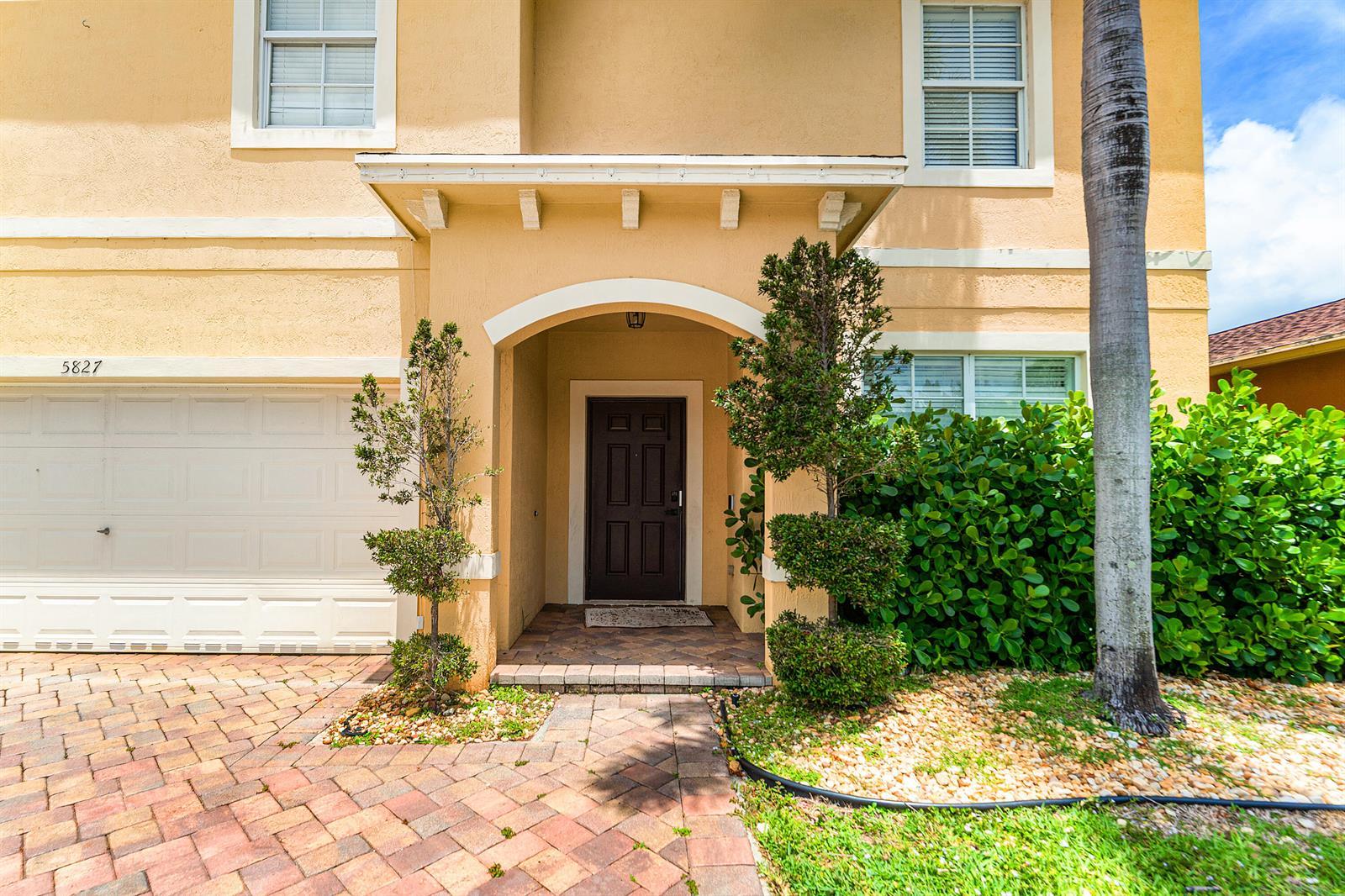 5827 Gypsum Place, West Palm Beach FL 33413 photo 4