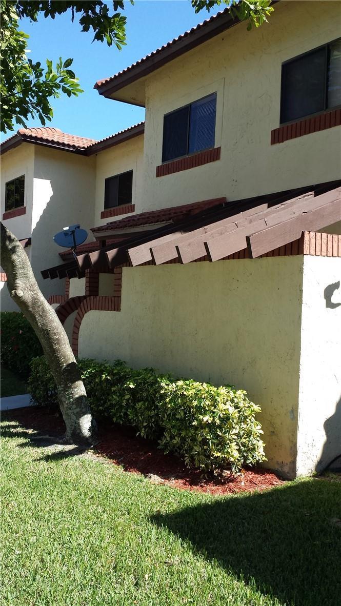 4728 NW 90th Avenue, Sunrise FL 33351 photo 2