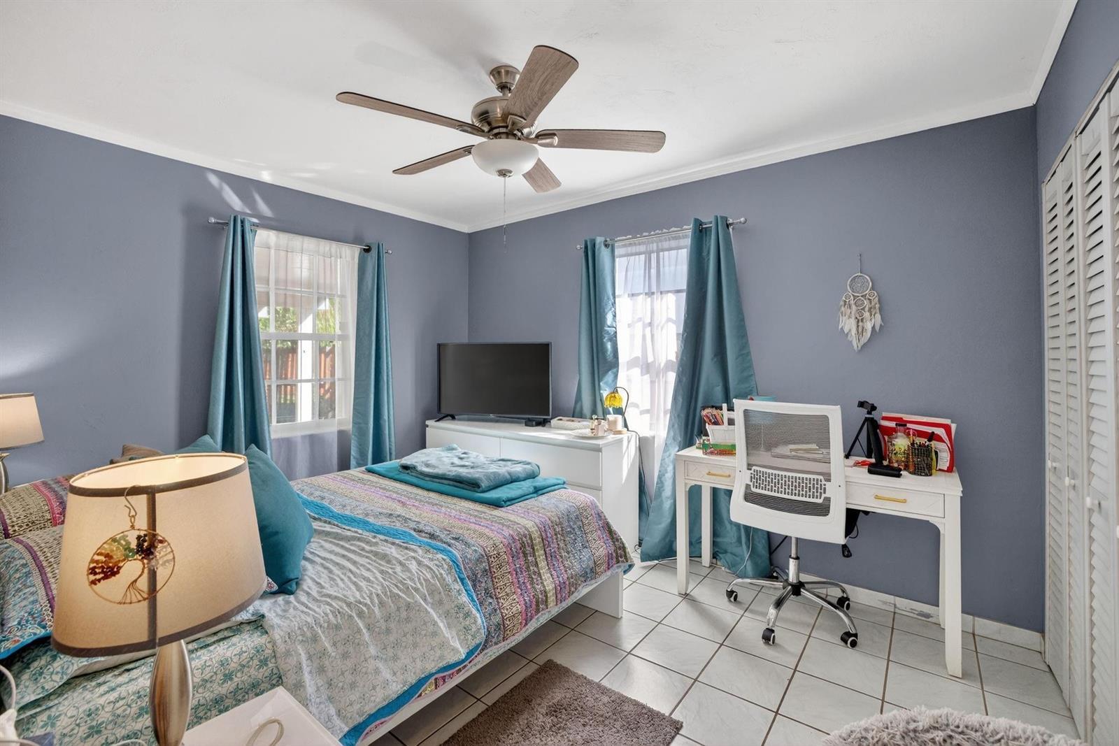 131 SW 7th Terrace, Hallandale Beach FL 33009 photo 5