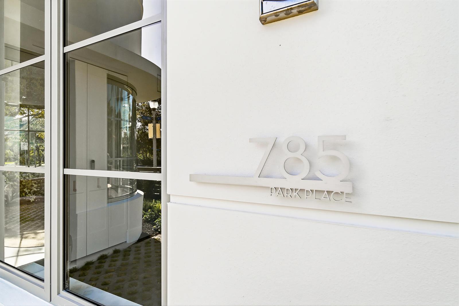 785 Park Place, West Palm Beach FL 33401 photo 2