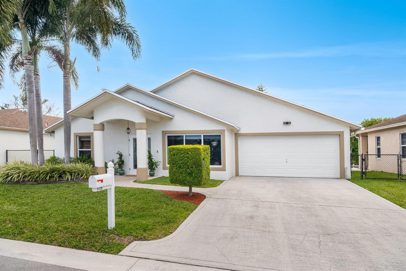 1128 Hatteras Circle, FL 33413 photo 2