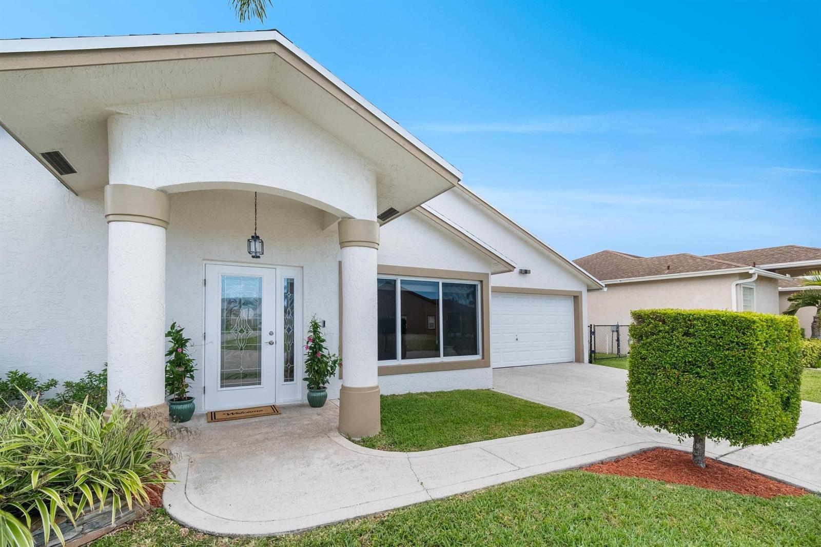 1128 Hatteras Circle, FL 33413 photo 4
