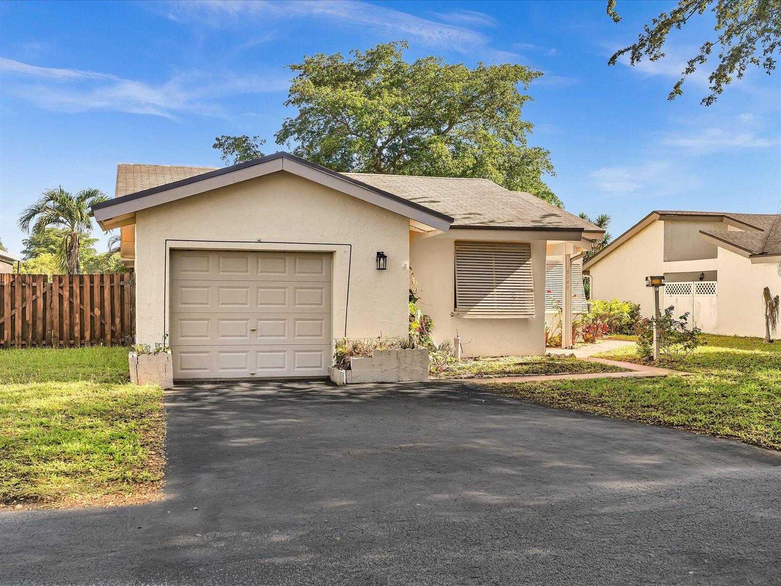 8949 NW 9th Place, Plantation FL 33324 photo 2