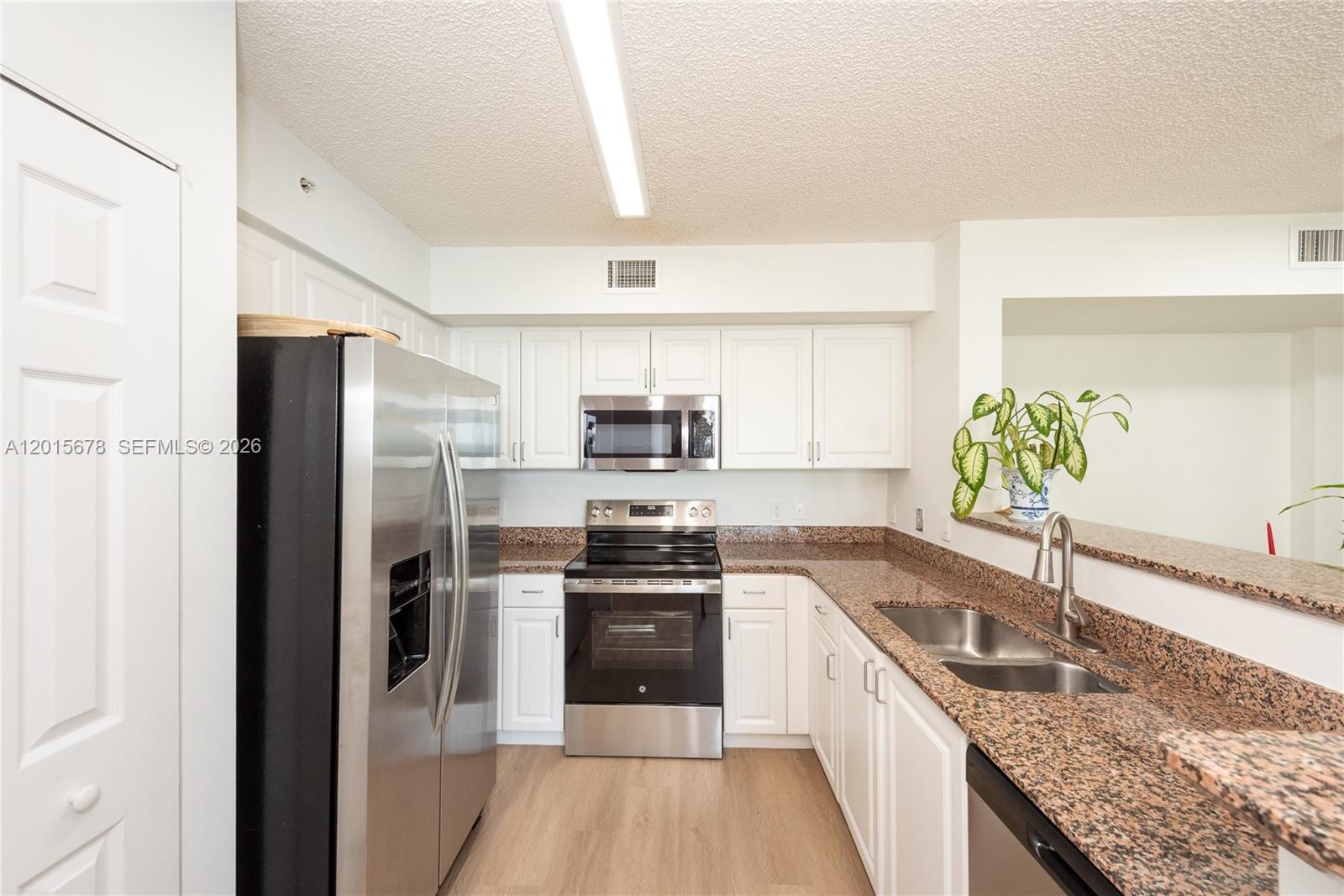 1155 Brickell Bay Dr # 609, Miami FL 33131 photo 3