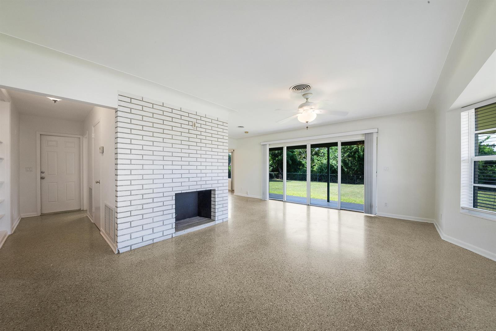 2022 Collier Avenue, Lake Worth FL 33461 photo 4