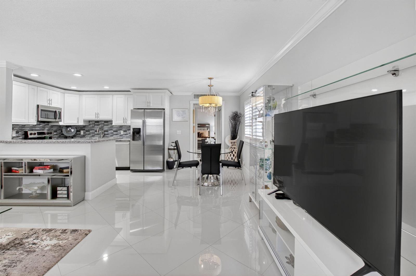 102 E Waterford E # 102, Delray Beach FL 33446 photo 3