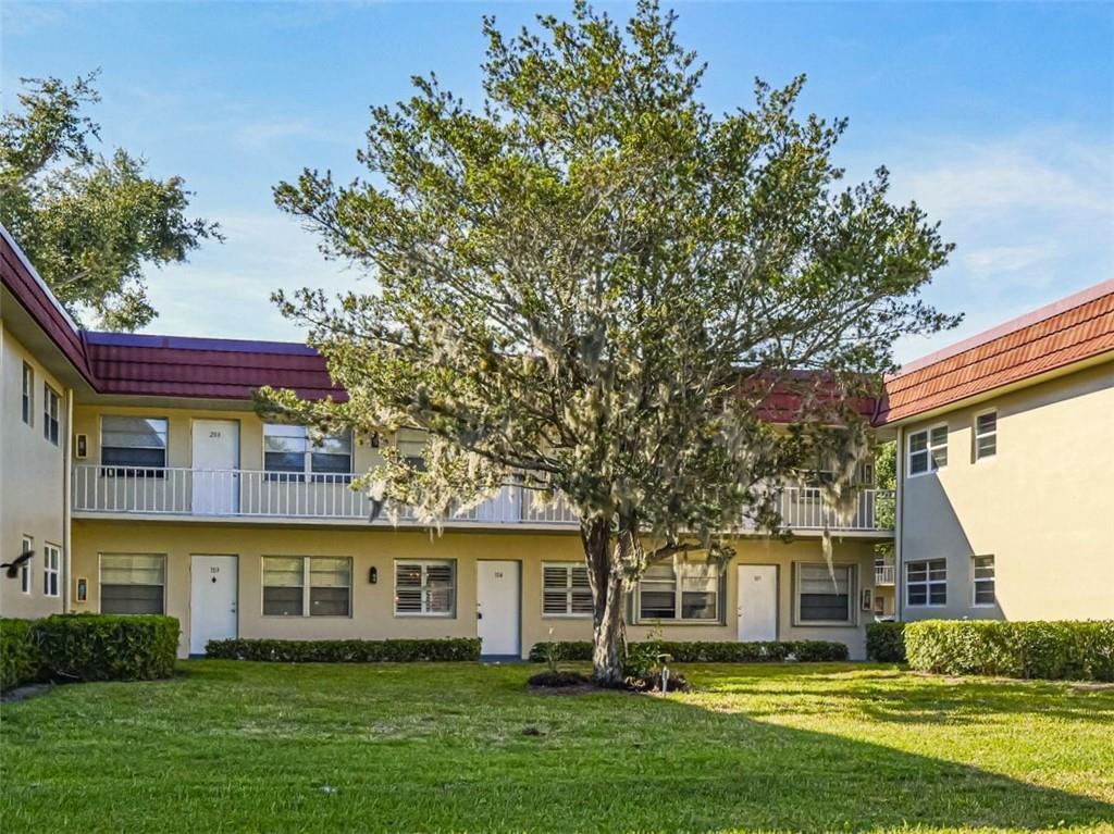 21 Pine Arbor Lane # 104, Vero Beach FL 32962 photo 2