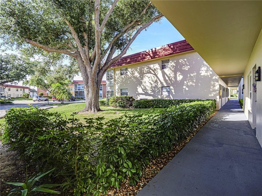 21 Pine Arbor Lane # 104, Vero Beach FL 32962 photo 3