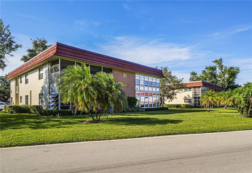 21 Pine Arbor Lane # 104, Vero Beach FL 32962