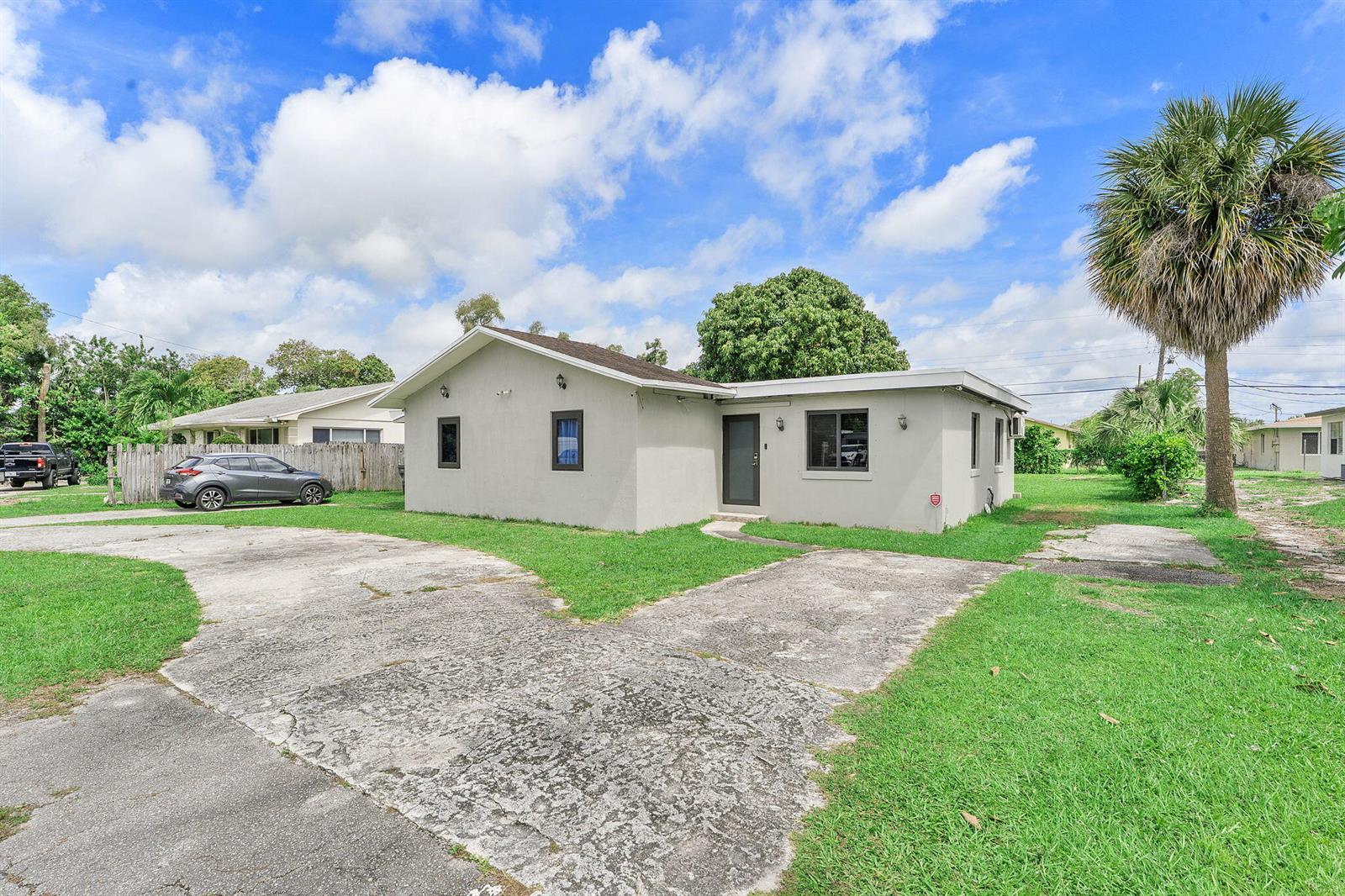 4727 Myrtle Lane, West Palm Beach FL 33417 photo 2