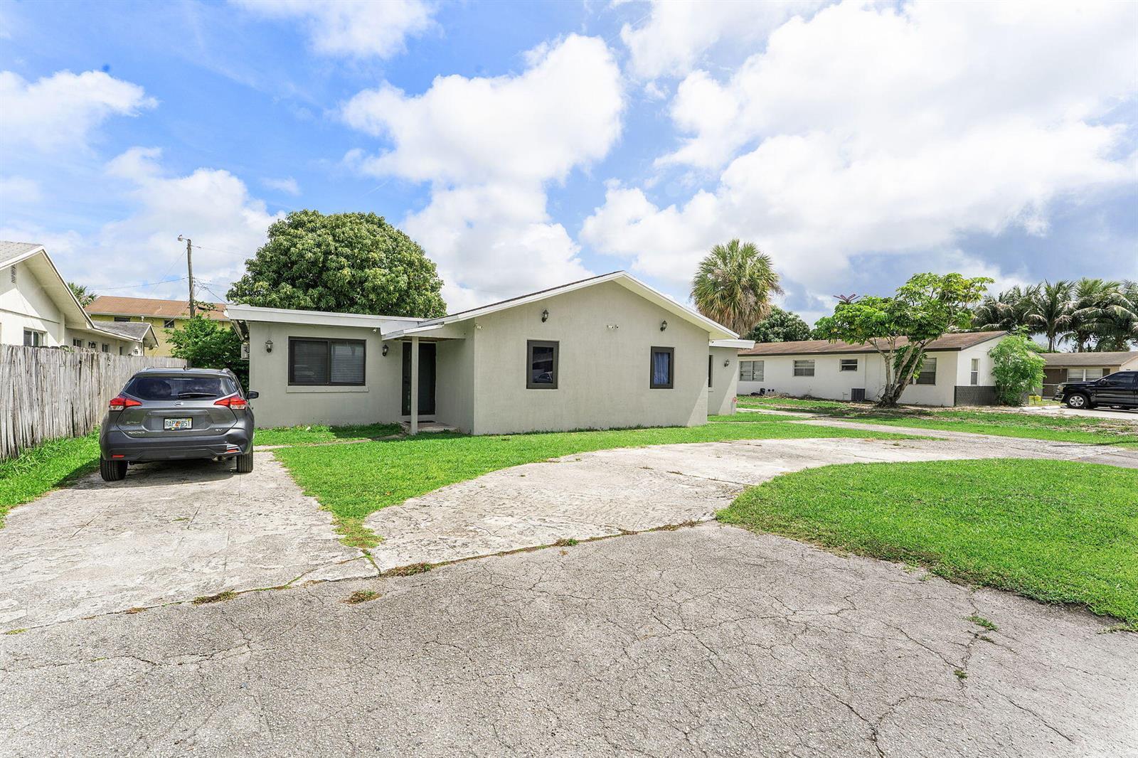 4727 Myrtle Lane, West Palm Beach FL 33417 photo 3