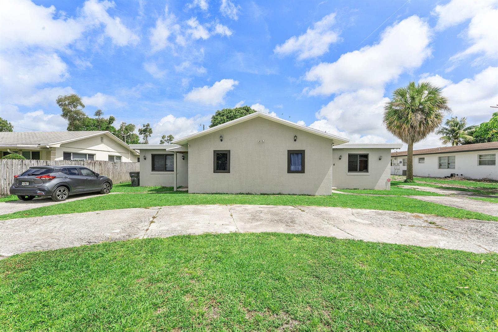 4727 Myrtle Lane, West Palm Beach FL 33417