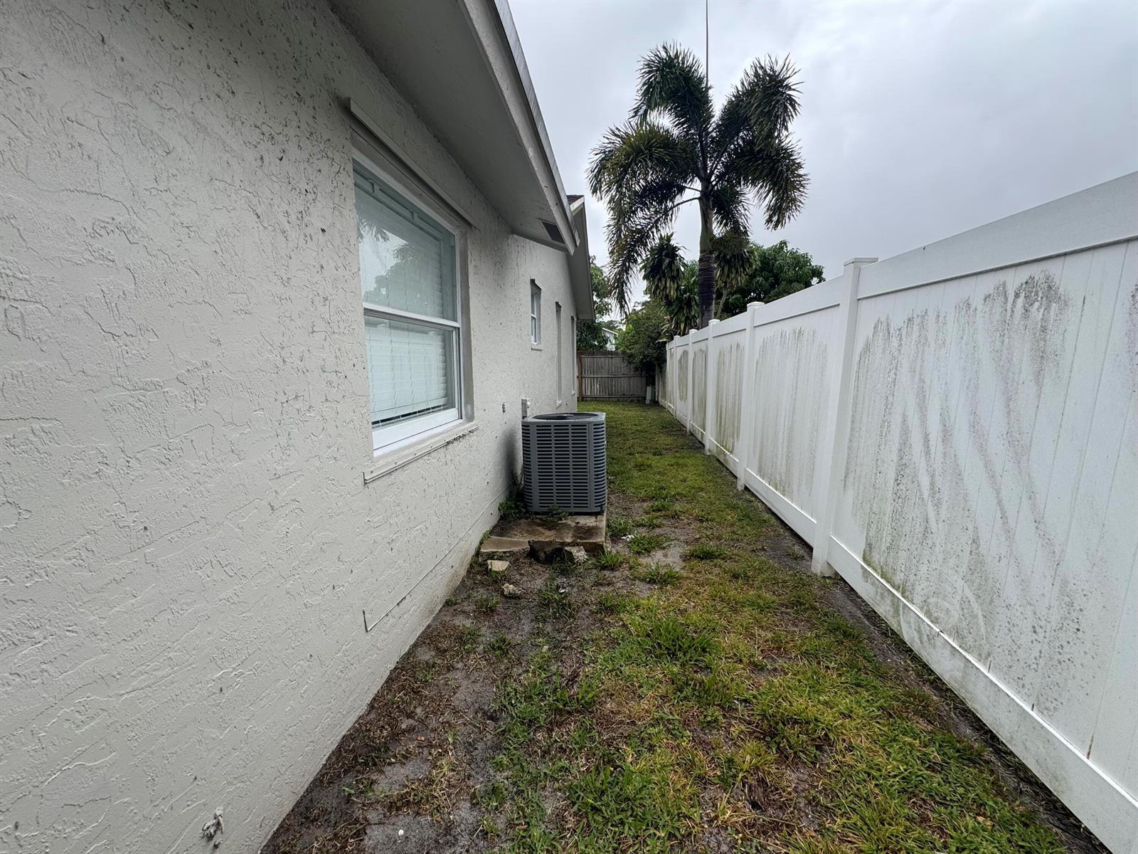 589 Cashiers Drive, West Palm Beach FL 33413 photo 4