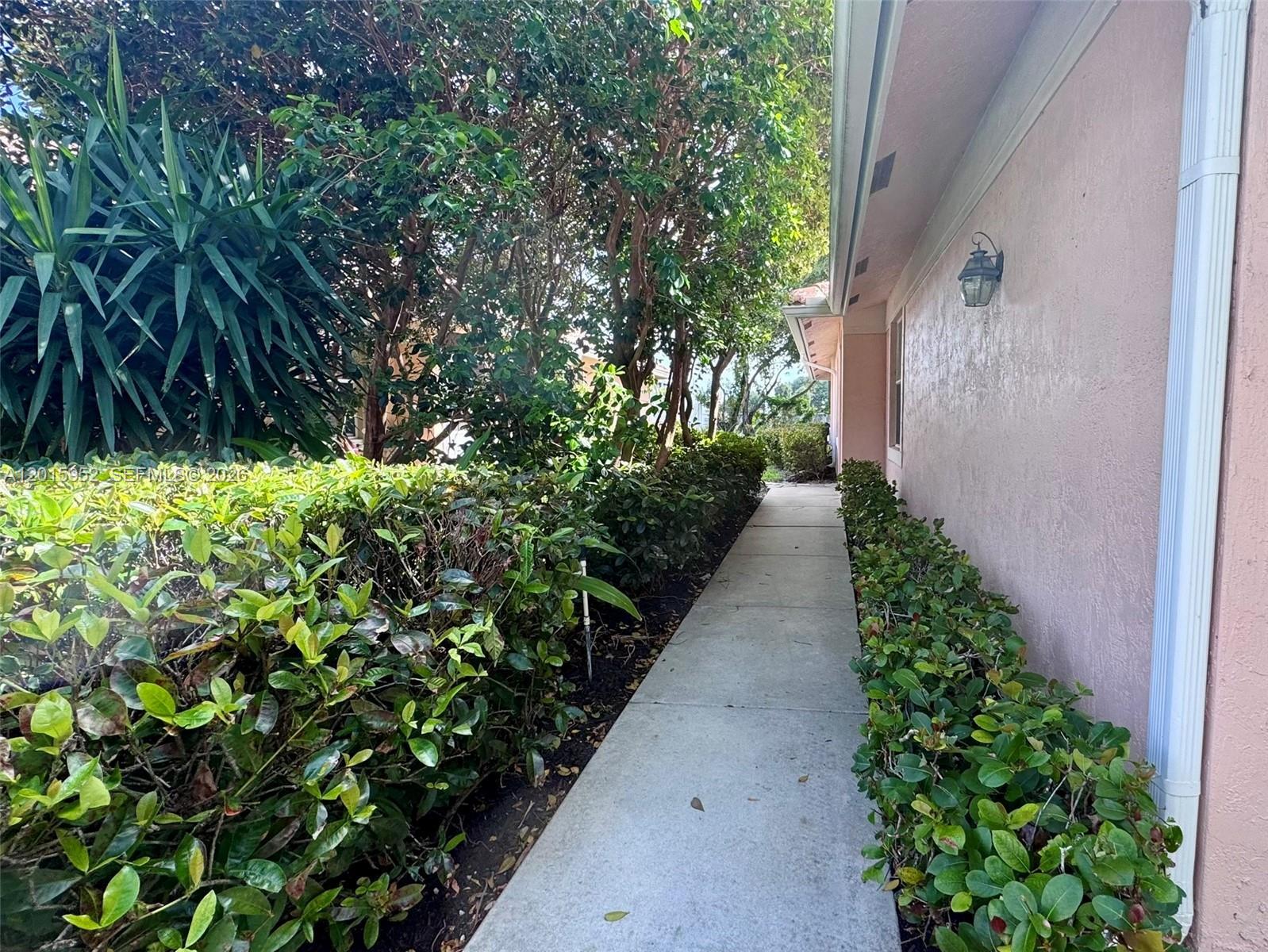 2450 S Coral Trace Cir, Delray Beach FL 33445 photo 2