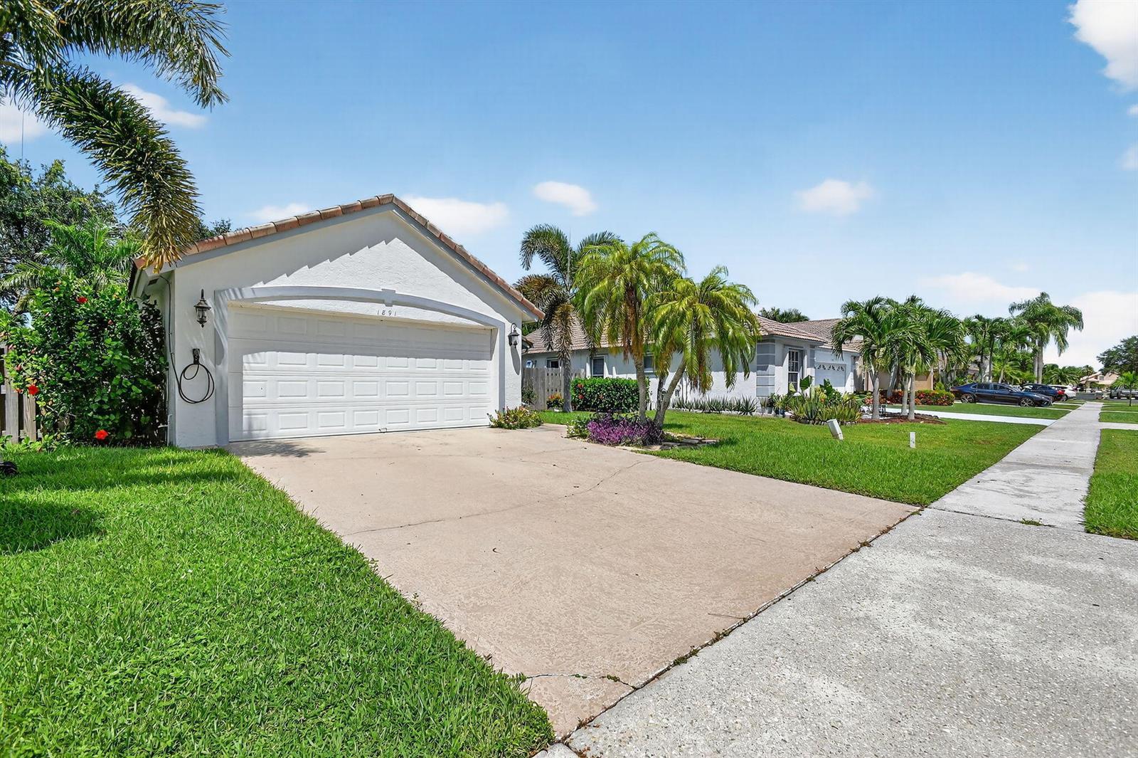 1891 Oak Berry Circle, Wellington FL 33414 photo 2